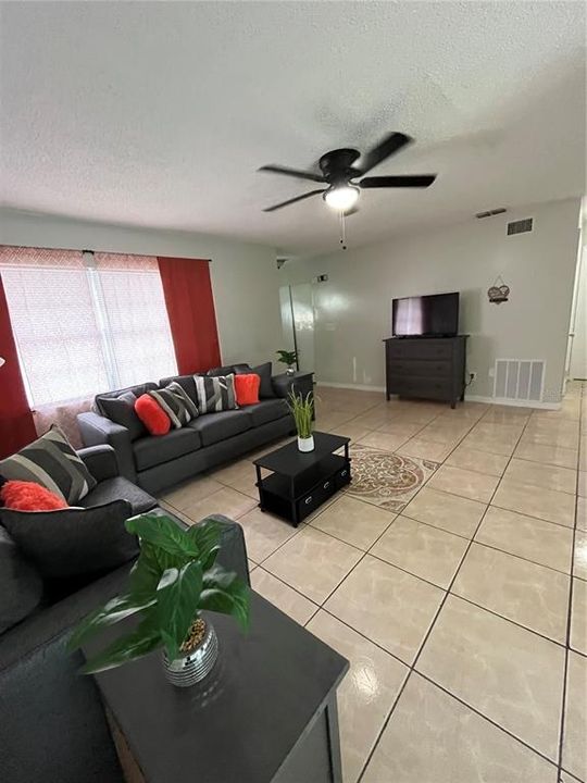 For Rent: $2,500 (3 beds, 2 baths, 1621 Square Feet)