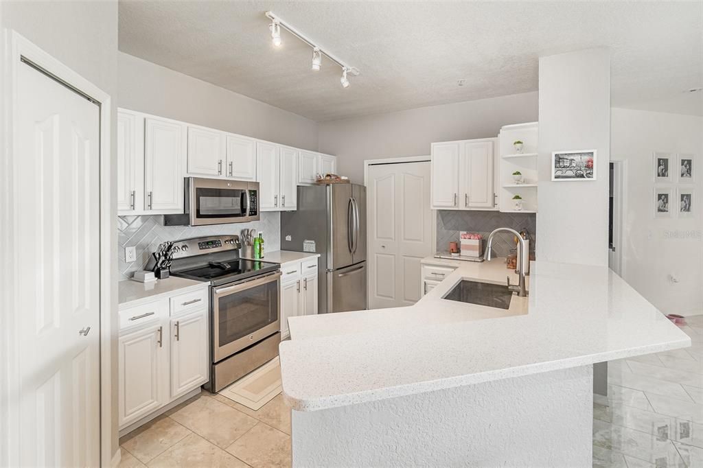 For Sale: $269,000 (2 beds, 2 baths, 1138 Square Feet)