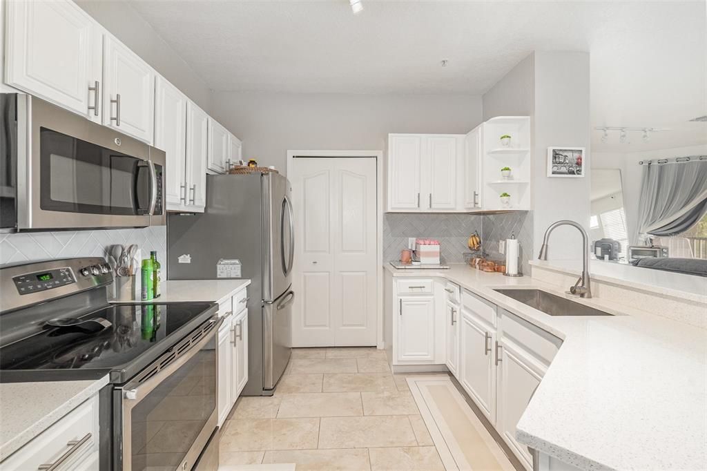 For Sale: $269,000 (2 beds, 2 baths, 1138 Square Feet)