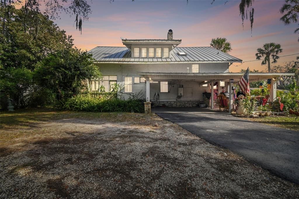 For Sale: $750,000 (4 beds, 3 baths, 1964 Square Feet)