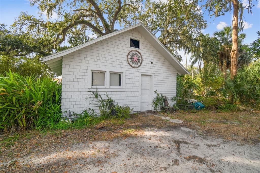 For Sale: $750,000 (4 beds, 3 baths, 1964 Square Feet)