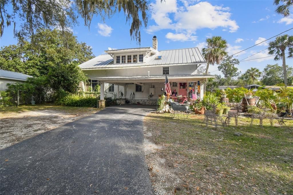 For Sale: $750,000 (4 beds, 3 baths, 1964 Square Feet)