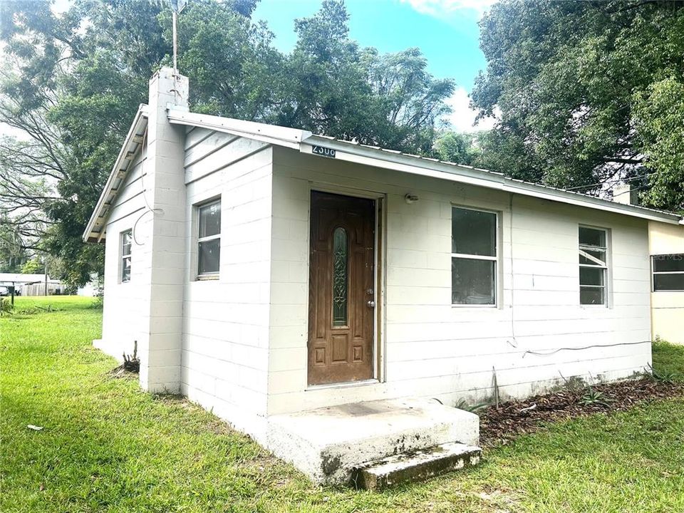 For Sale: $125,000 (2 beds, 1 baths, 576 Square Feet)