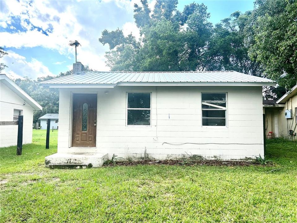 For Sale: $125,000 (2 beds, 1 baths, 576 Square Feet)