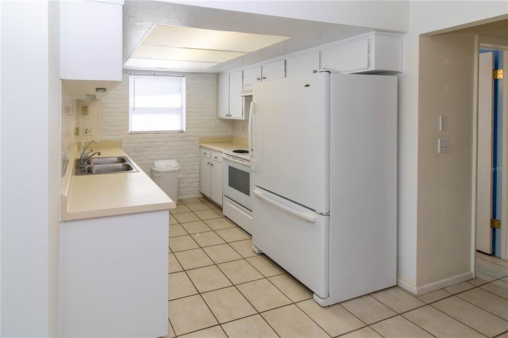 For Sale: $195,000 (3 beds, 2 baths, 1277 Square Feet)