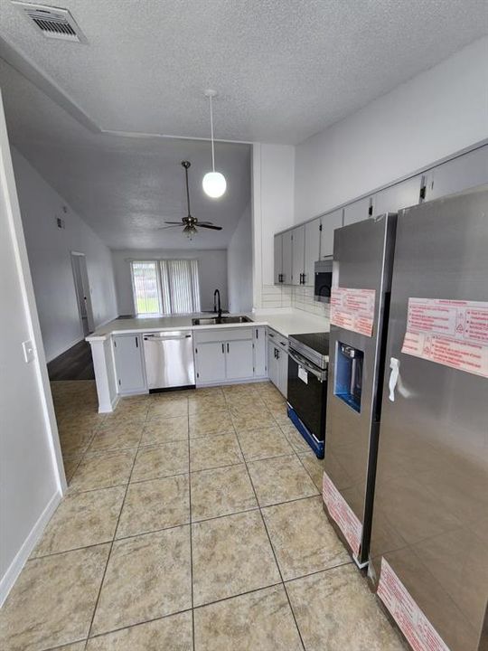 For Rent: $2,300 (2 beds, 2 baths, 1100 Square Feet)