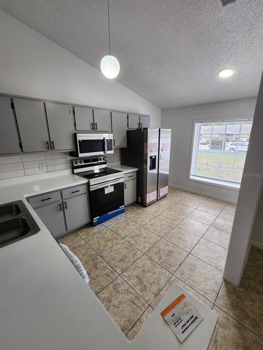 For Rent: $2,300 (2 beds, 2 baths, 1100 Square Feet)