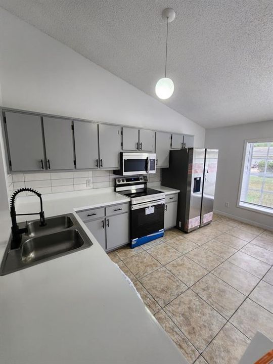 For Rent: $2,300 (2 beds, 2 baths, 1100 Square Feet)