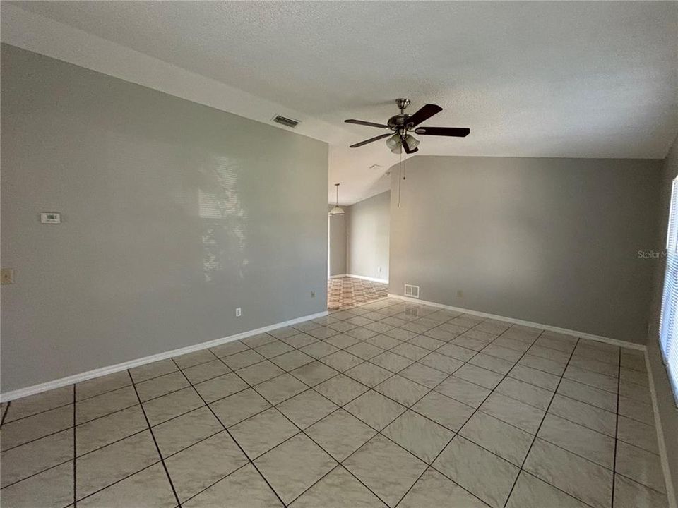 For Rent: $1,800 (3 beds, 2 baths, 1254 Square Feet)