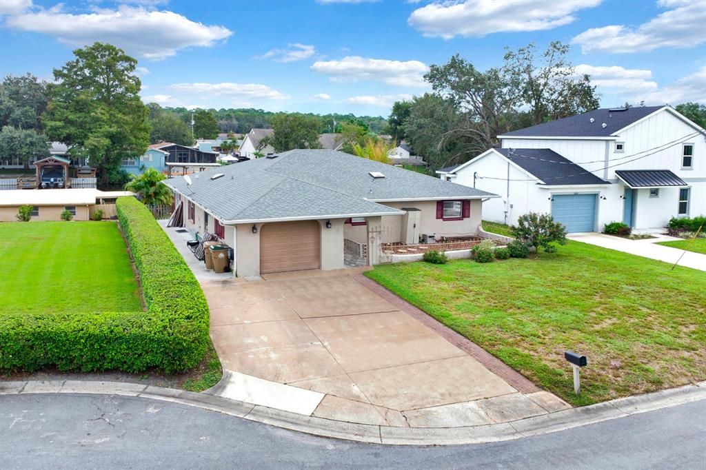 For Sale: $529,000 (4 beds, 2 baths, 1952 Square Feet)