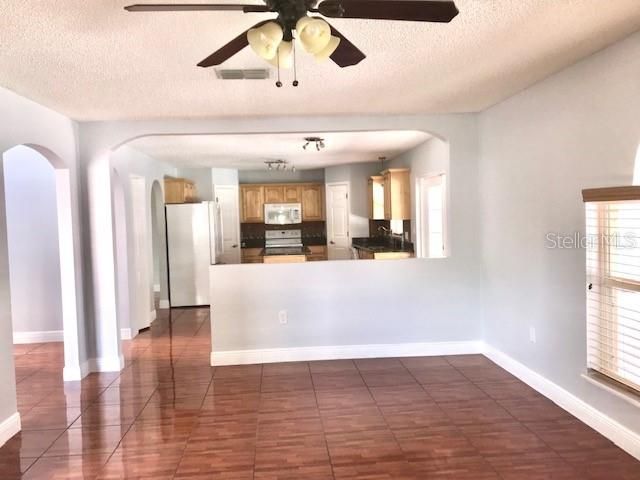 For Rent: $3,150 (4 beds, 2 baths, 2136 Square Feet)