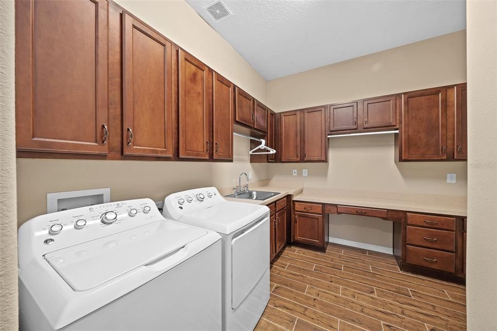 For Sale: $629,000 (2 beds, 2 baths, 2667 Square Feet)