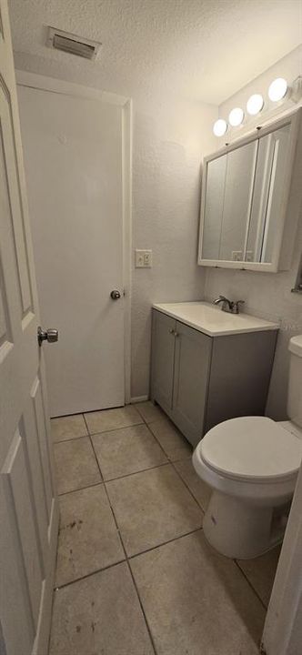 For Rent: $2,000 (4 beds, 2 baths, 1040 Square Feet)