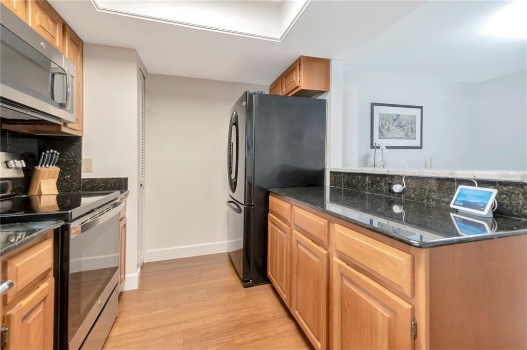 For Sale: $270,000 (2 beds, 2 baths, 1354 Square Feet)