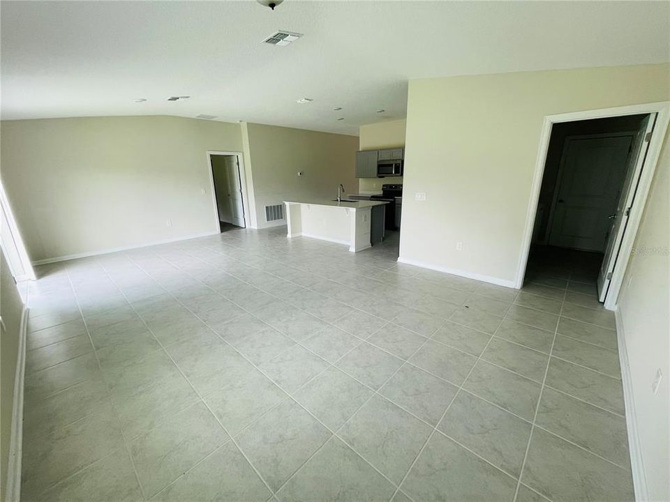 For Rent: $1,949 (3 beds, 2 baths, 1561 Square Feet)