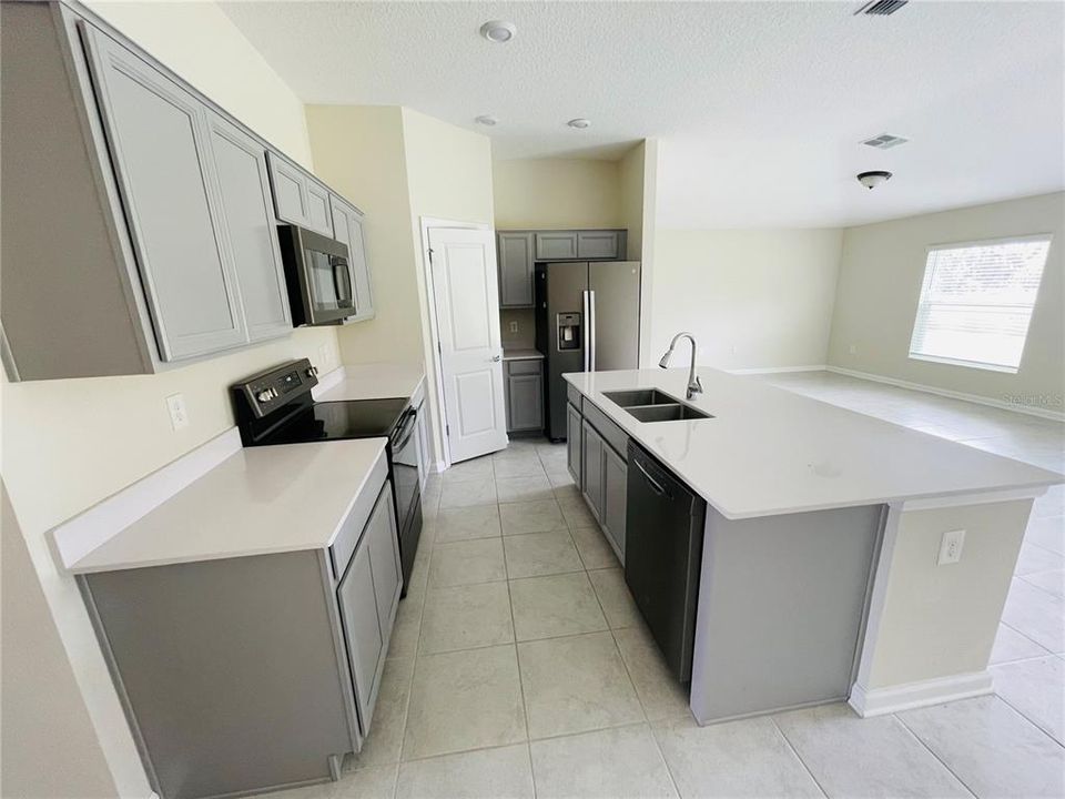 For Rent: $1,949 (3 beds, 2 baths, 1561 Square Feet)