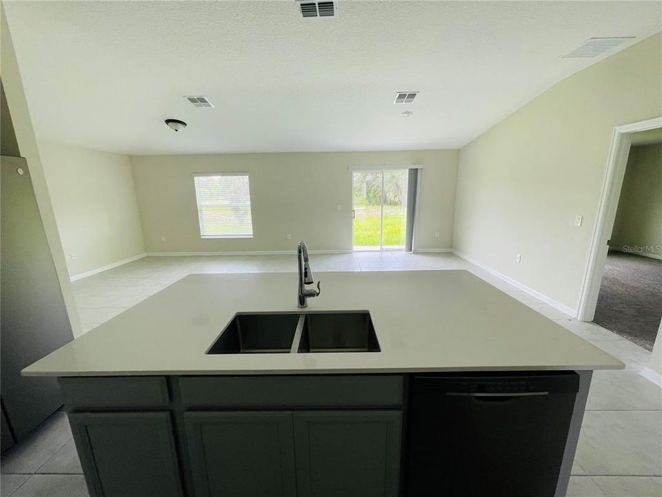 For Rent: $1,949 (3 beds, 2 baths, 1561 Square Feet)