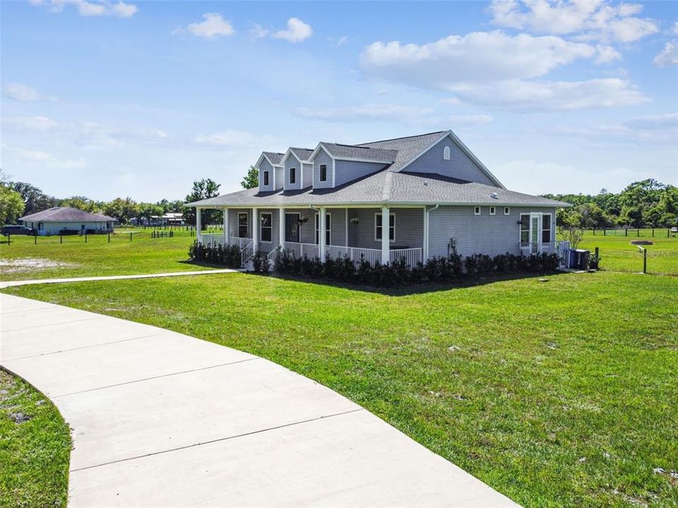 For Sale: $850,000 (4 beds, 3 baths, 2920 Square Feet)