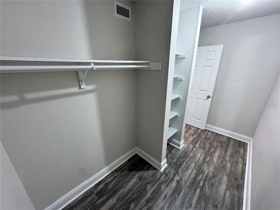 For Sale: $129,000 (1 beds, 1 baths, 777 Square Feet)