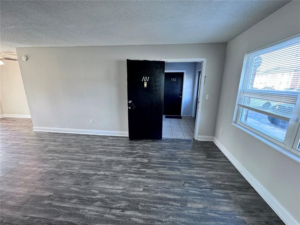 For Sale: $129,000 (1 beds, 1 baths, 777 Square Feet)