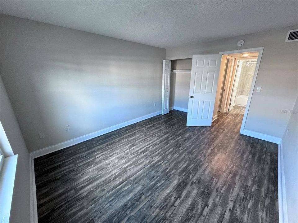 For Sale: $129,000 (1 beds, 1 baths, 777 Square Feet)