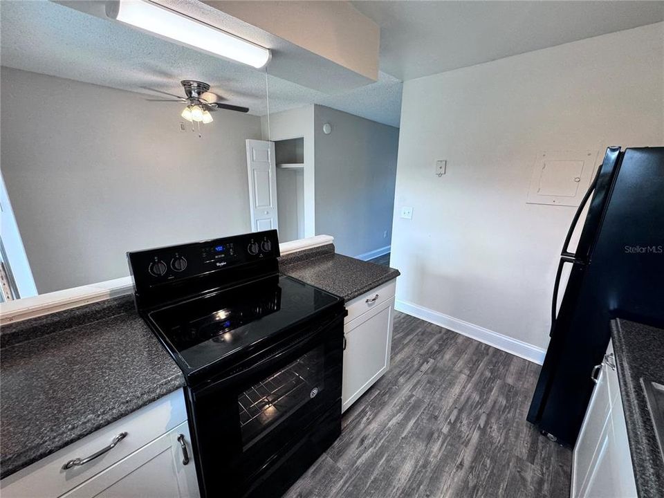 For Sale: $129,000 (1 beds, 1 baths, 777 Square Feet)