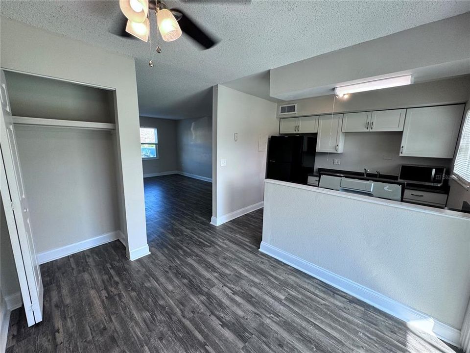 For Sale: $129,000 (1 beds, 1 baths, 777 Square Feet)