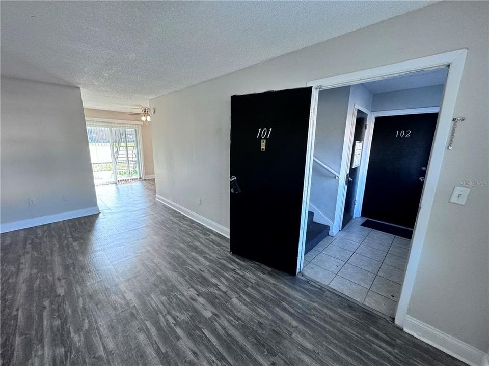 For Sale: $129,000 (1 beds, 1 baths, 777 Square Feet)