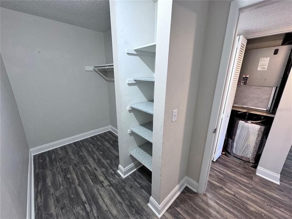 For Sale: $129,000 (1 beds, 1 baths, 777 Square Feet)