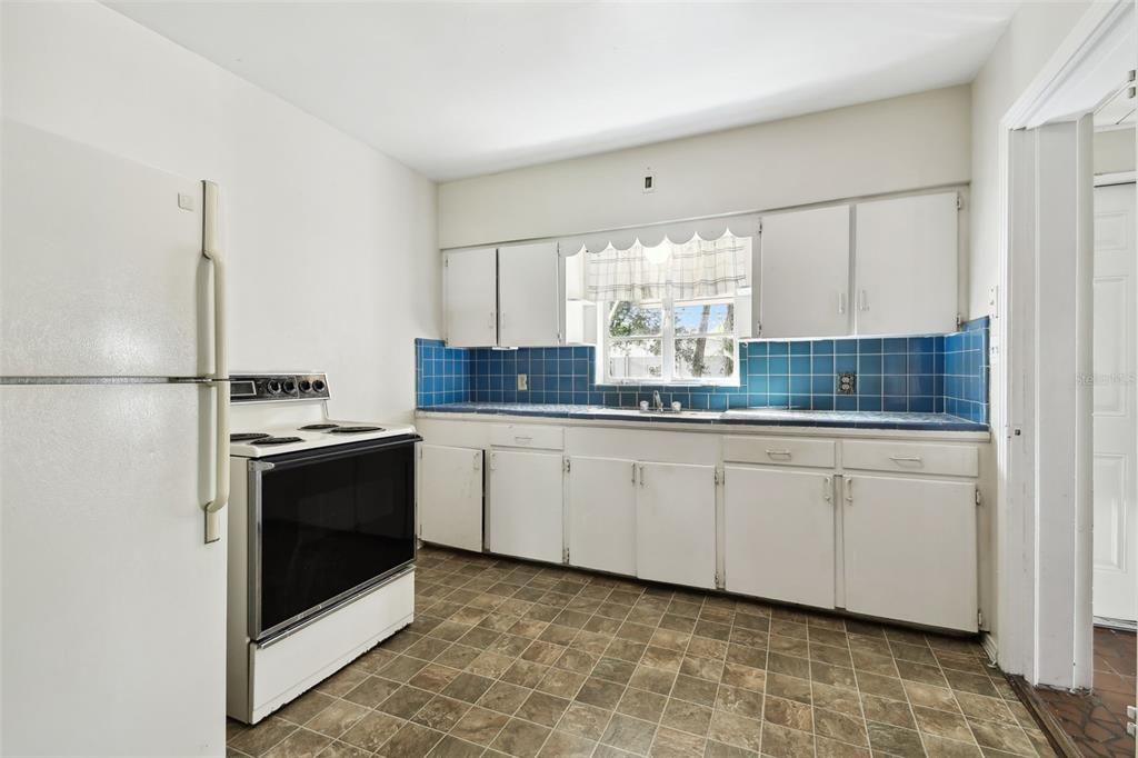 For Rent: $1,875 (2 beds, 1 baths, 1121 Square Feet)