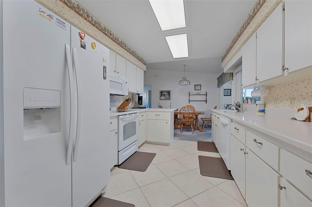 For Sale: $260,000 (2 beds, 2 baths, 1426 Square Feet)