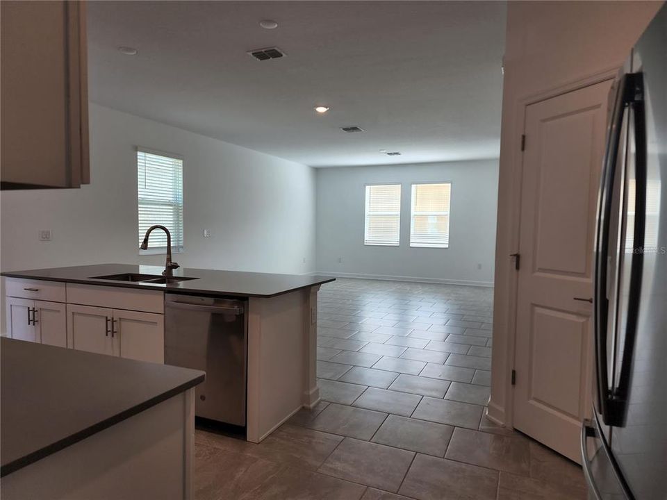 For Rent: $2,250 (3 beds, 2 baths, 1798 Square Feet)