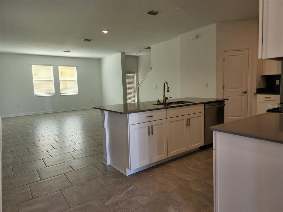 For Rent: $2,250 (3 beds, 2 baths, 1798 Square Feet)