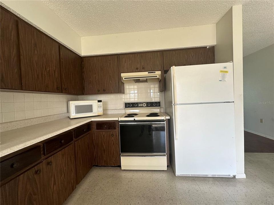 For Sale: $175,000 (2 beds, 1 baths, 1034 Square Feet)