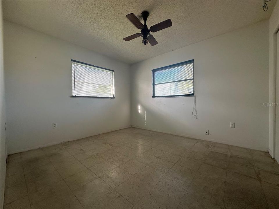 For Sale: $175,000 (2 beds, 1 baths, 1034 Square Feet)