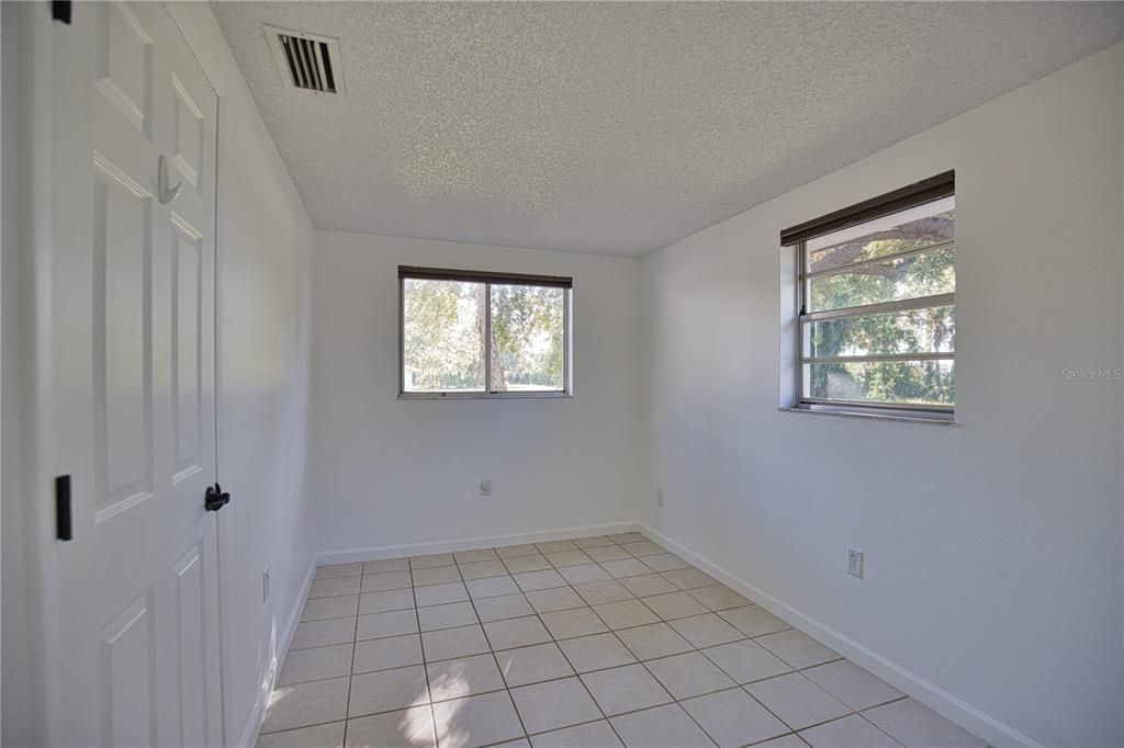 For Sale: $285,000 (2 beds, 1 baths, 720 Square Feet)