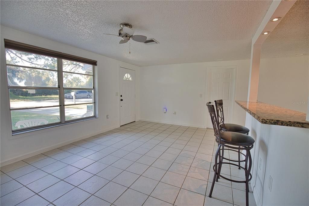 For Sale: $285,000 (2 beds, 1 baths, 720 Square Feet)