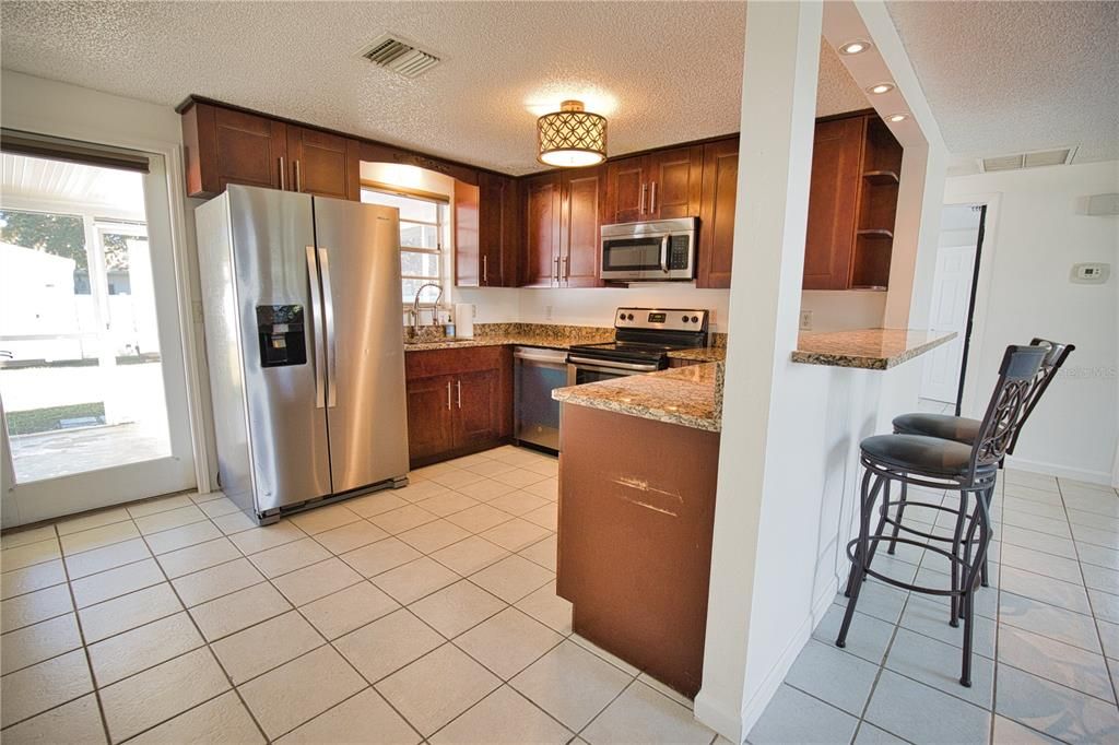 For Sale: $285,000 (2 beds, 1 baths, 720 Square Feet)