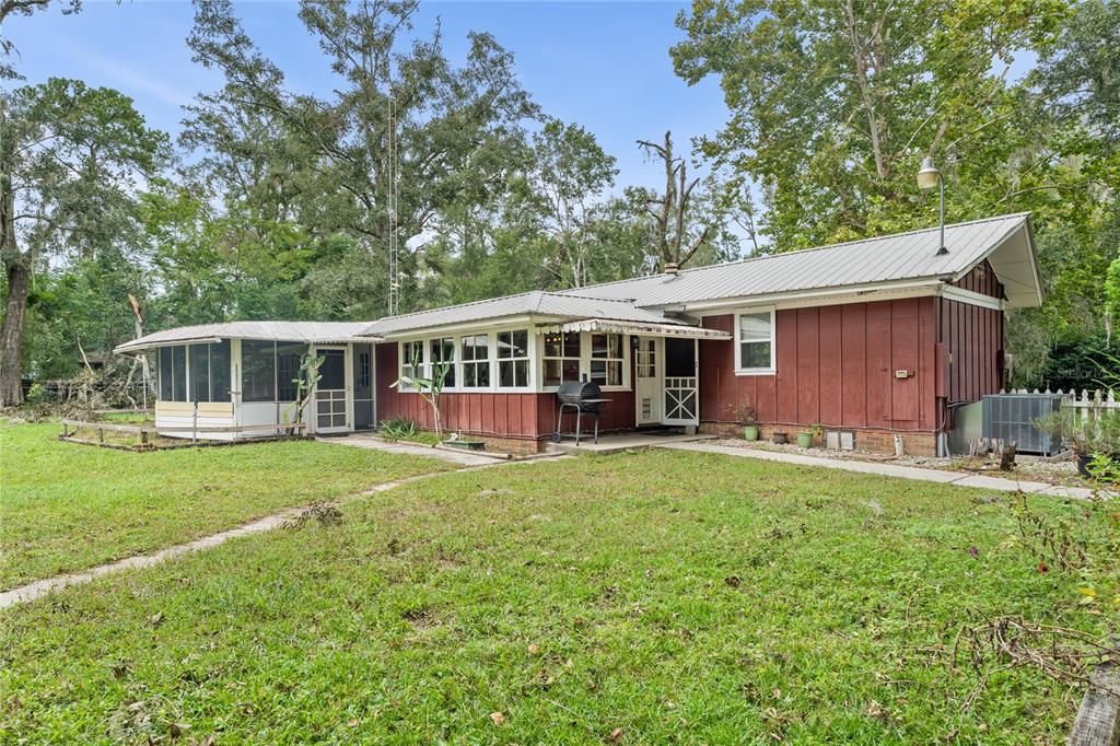 Large fully-fenced backyard