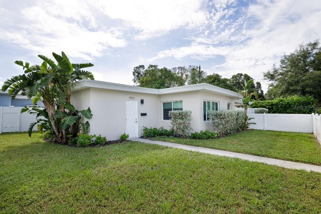 For Sale: $420,000 (3 beds, 2 baths, 1005 Square Feet)