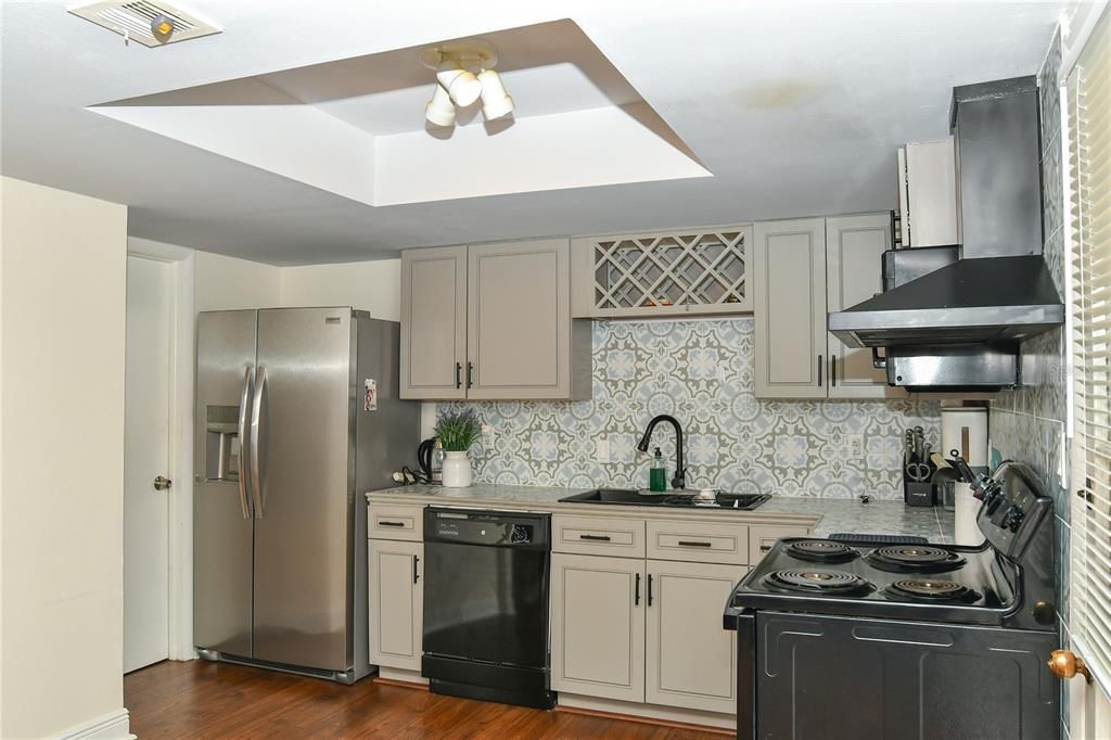 For Sale: $299,900 (3 beds, 2 baths, 1519 Square Feet)