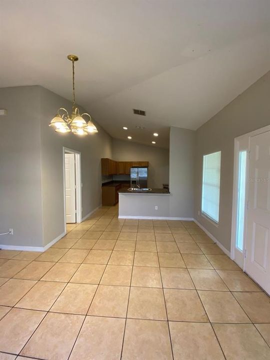 For Rent: $1,595 (3 beds, 2 baths, 1283 Square Feet)