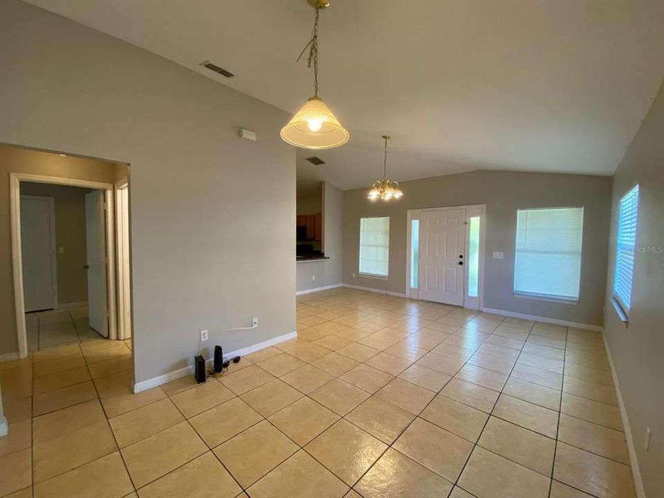 For Rent: $1,595 (3 beds, 2 baths, 1283 Square Feet)