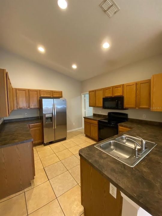 For Rent: $1,595 (3 beds, 2 baths, 1283 Square Feet)