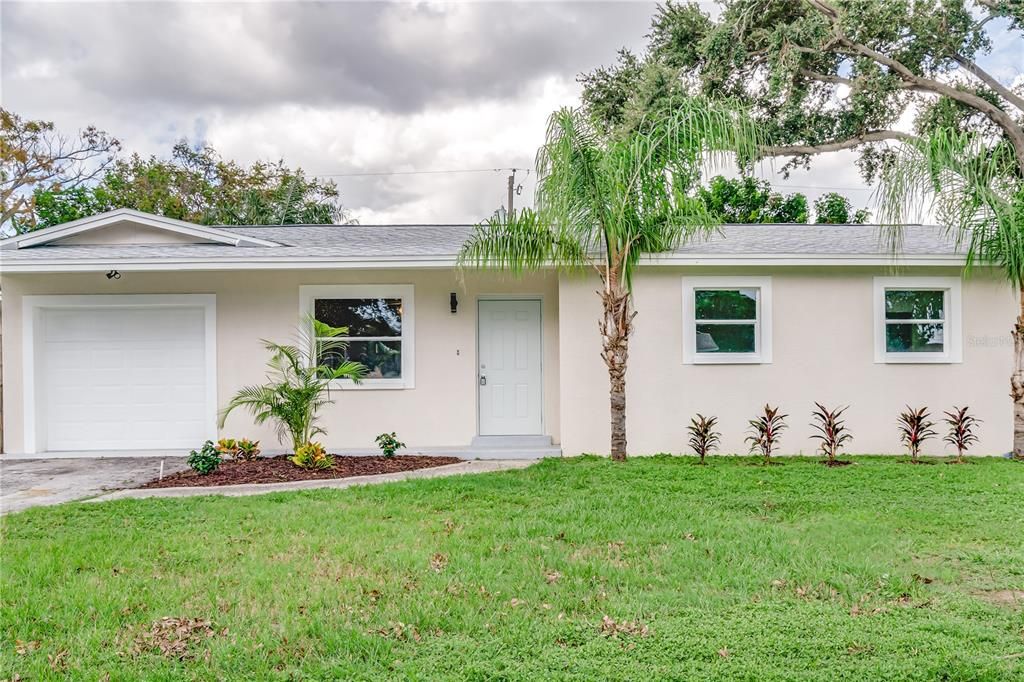 Active With Contract: $339,000 (3 beds, 1 baths, 954 Square Feet)