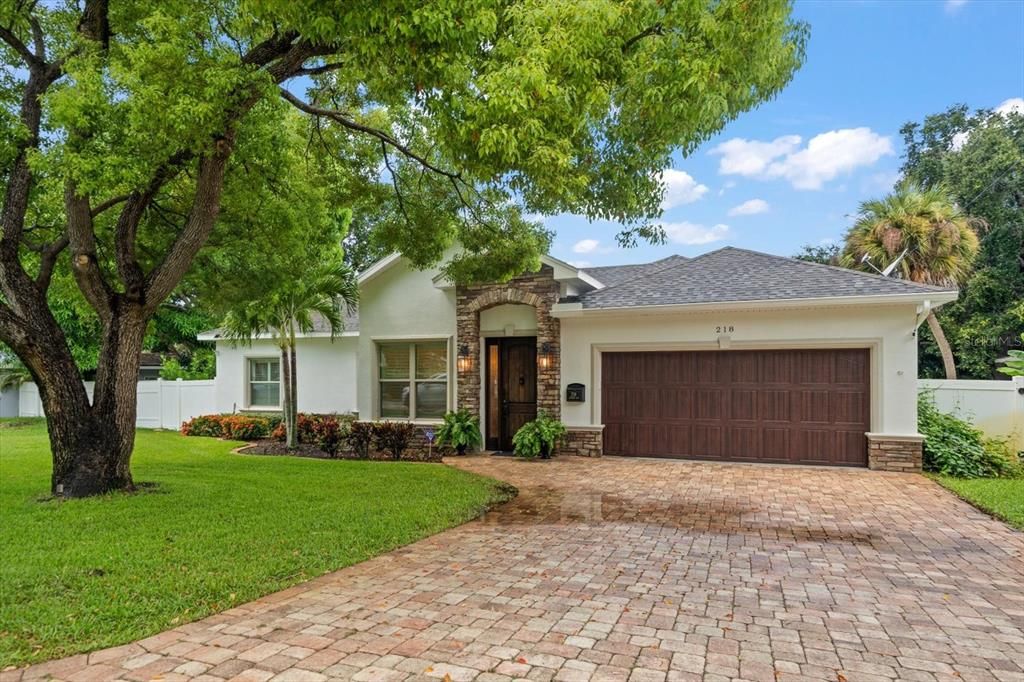 Active With Contract: $1,000,000 (5 beds, 3 baths, 2265 Square Feet)