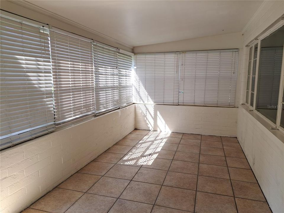 Front Sunroom/Florida Room ideal for office/workspace/fitness room