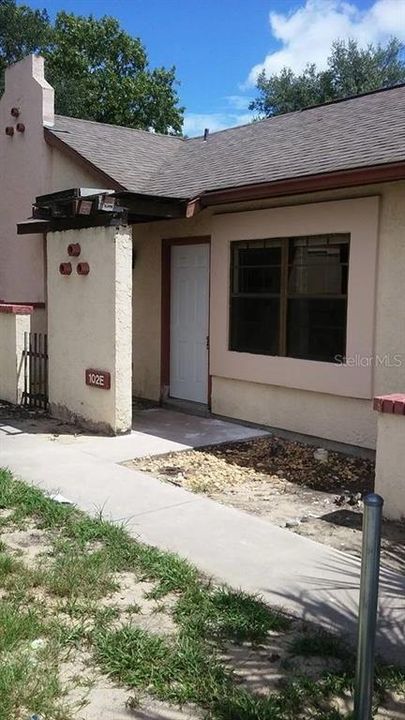 For Rent: $1,000 (2 beds, 2 baths, 832 Square Feet)