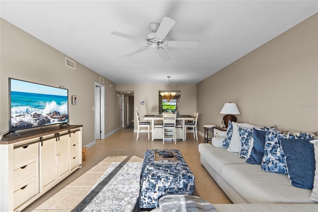 For Sale: $374,900 (2 beds, 2 baths, 1272 Square Feet)