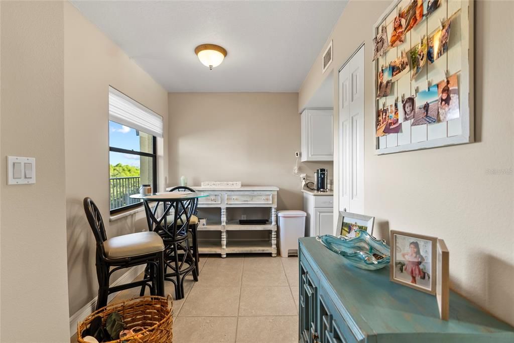 For Sale: $374,900 (2 beds, 2 baths, 1272 Square Feet)